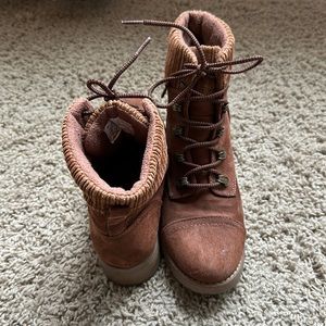 Universal Thread boot